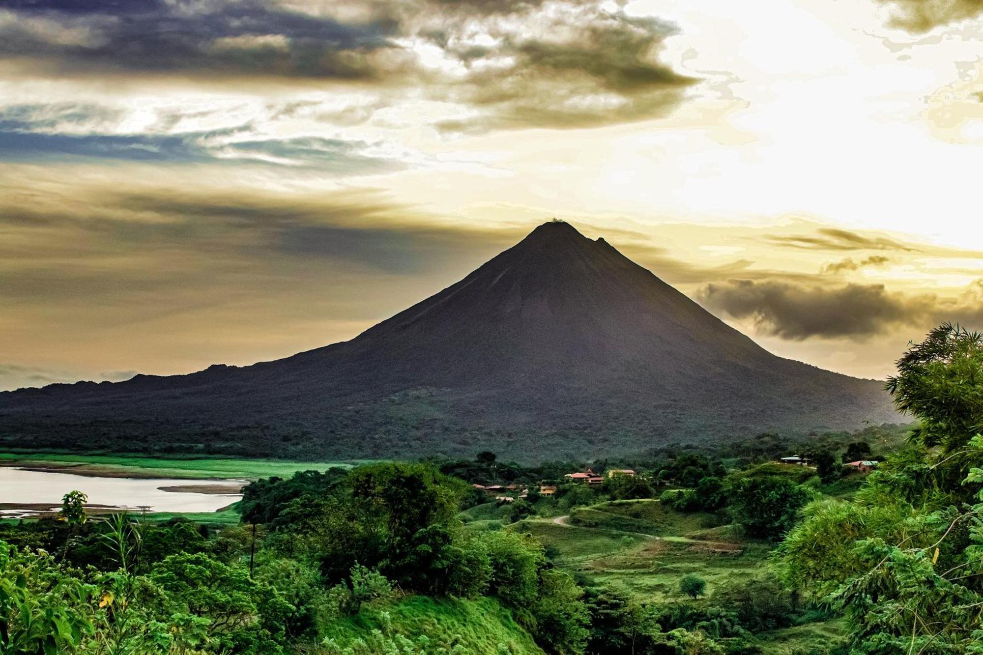 Essence Arenal Spa & Yoga El Castillo Eksteriør billede